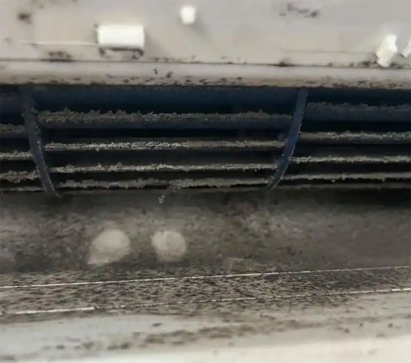 岳阳空调吹的风有股烧焦味是怎么回事